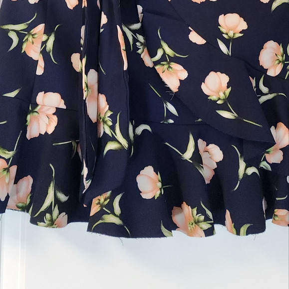 Skirt with raw cut ruffle and tie - Picture 3 of 5